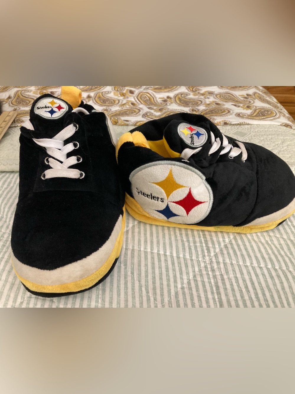 FOCO NFL PITTSBURGH STEELERS Plush Hightop Sneaker Slippers Kids M/L 9-10